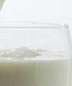 Forskere forsøger nu at forbedre optaget af vitamin D fra berigede fødevarer ved at stabilisere vitaminet med mælkeproteiner. Foto: Colourbox